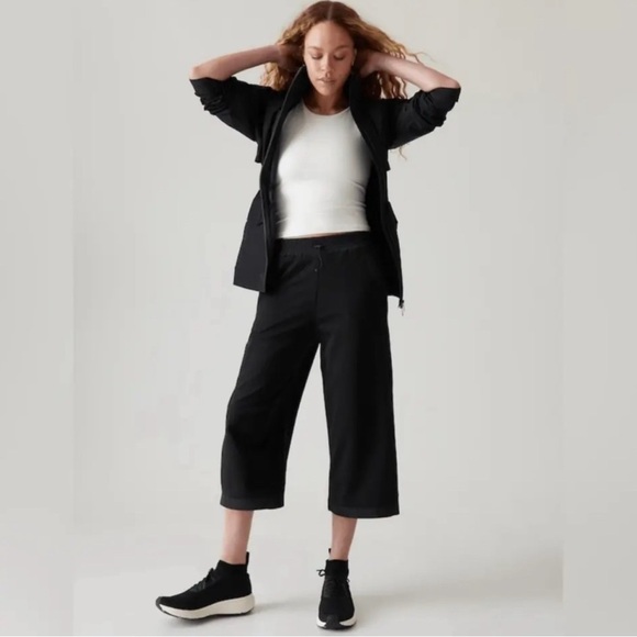 Athleta Triumph Hybrid Wide Leg Crop Black Pants Small comfort EUC - Picture 1 of 12